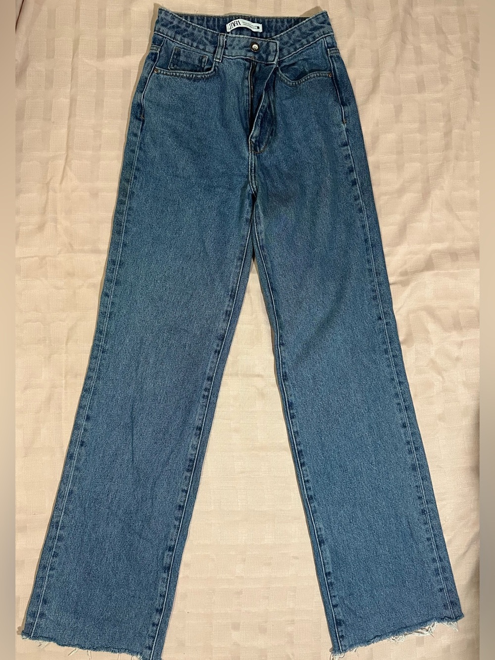 Zara Men's Straight Jeans in Medium Blue